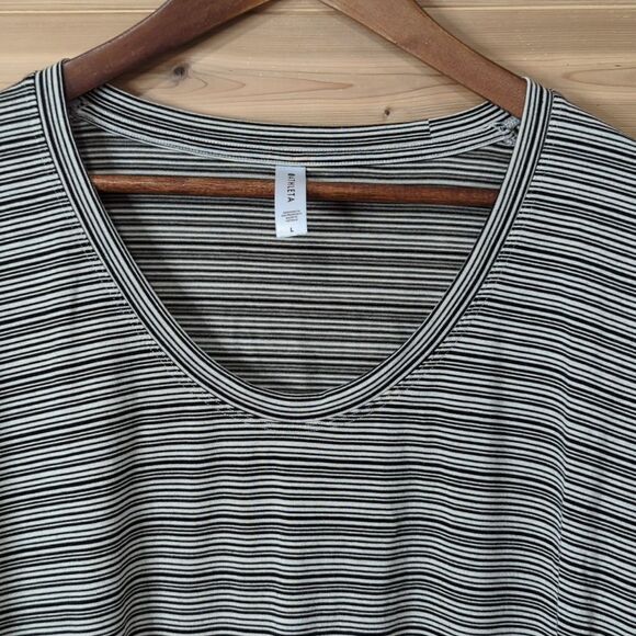 Athleta Top Womens Large Black White Striped Long Sleeve Scoop Neck - Picture 2 of 8